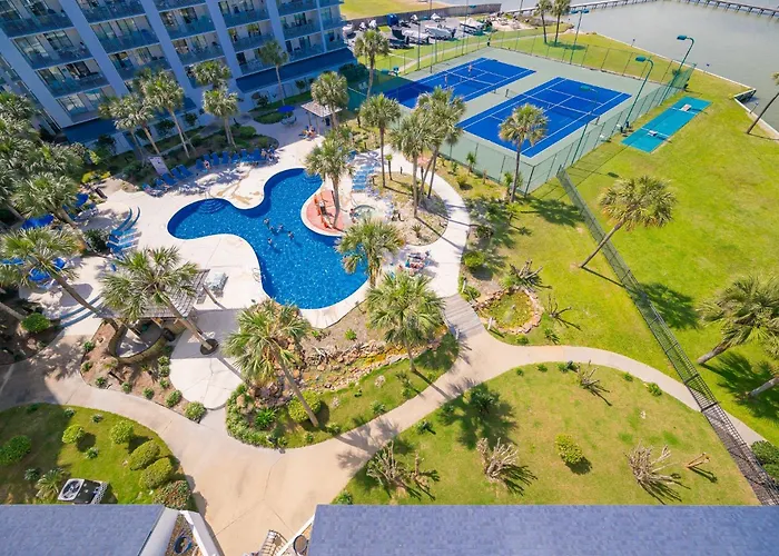 Apartment Surf & Racquet 703c